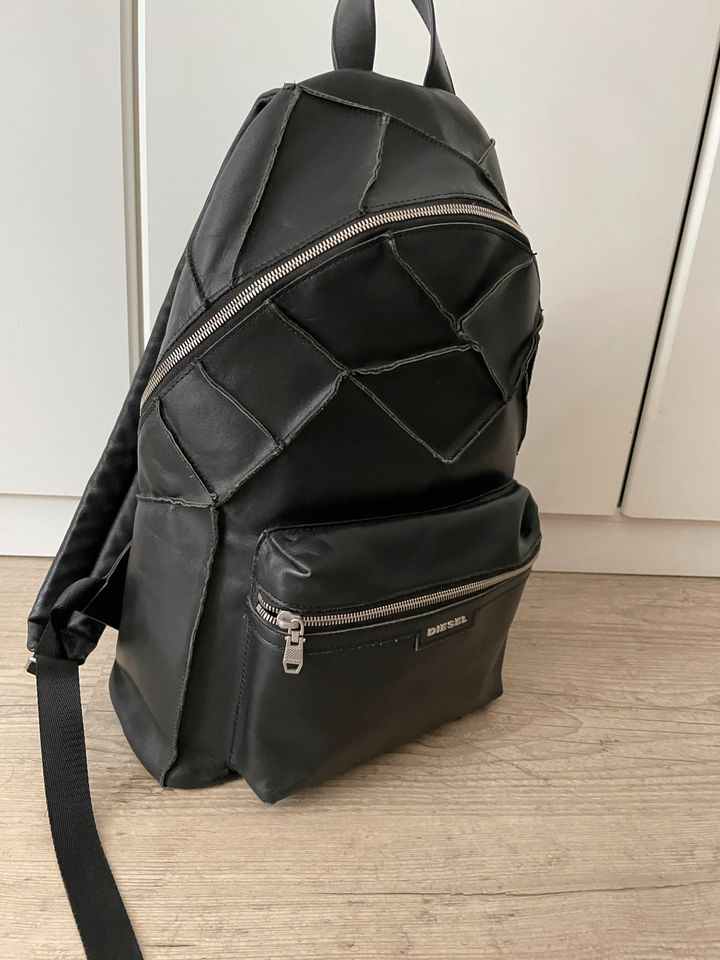 Diesel Leder Rucksack Unisex Schwarz Tasche Backpack in Berlin -  Wilmersdorf | eBay Kleinanzeigen ist jetzt Kleinanzeigen