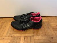 Adidas Hallenschuhe / Tennisschuhe Sneaker, Größe 38 2/3 Bremen - Neustadt Vorschau