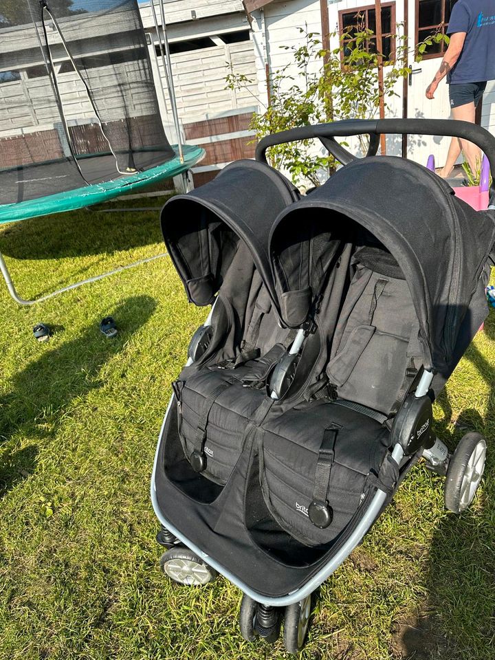 Geschwister Kinderwagen in Heiligenhafen 