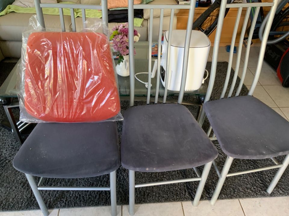 Vier Esszimmer  Stühle in Saulheim