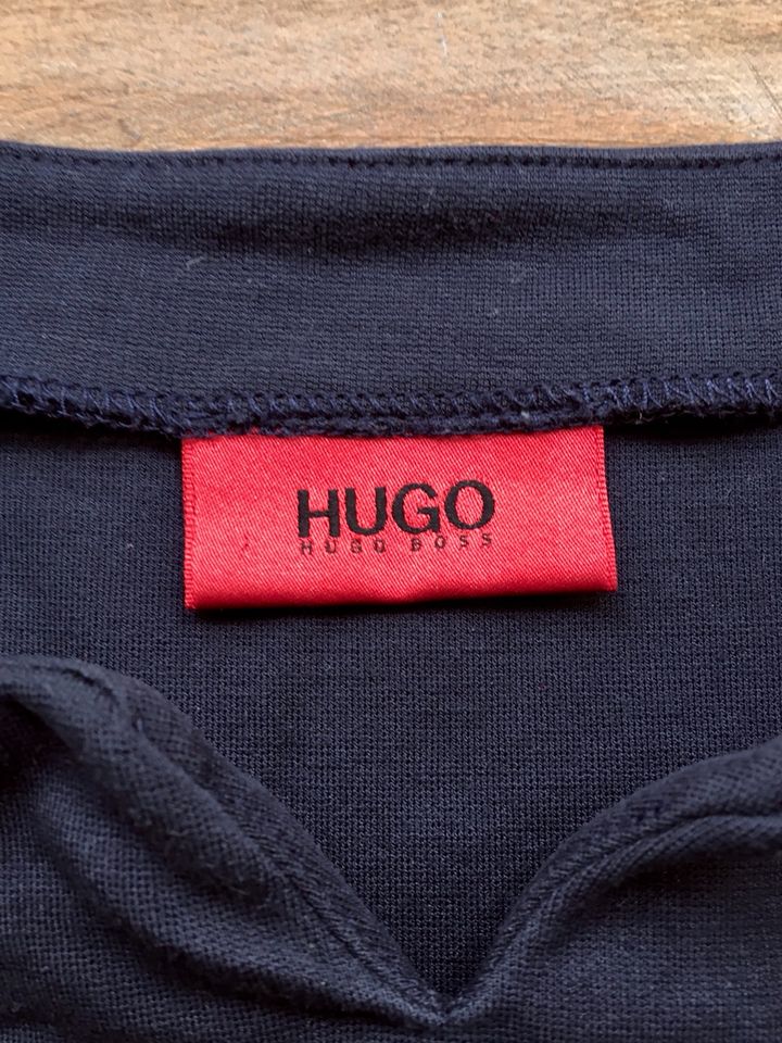 Hugo Boss Pullover Shirt Größe M in Burscheid