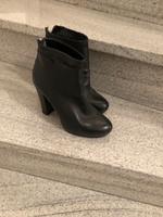 Schwarze Stiefelette, Venturini, Reißverschluss hinten, Größe 38 Düsseldorf - Benrath Vorschau