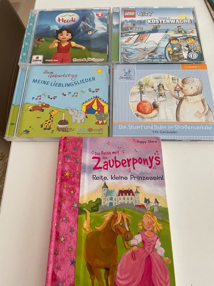 Neu 3 teile Set Kinderkleidung 92 Bekleidungspaket Kinderbücher l in Oberursel (Taunus)