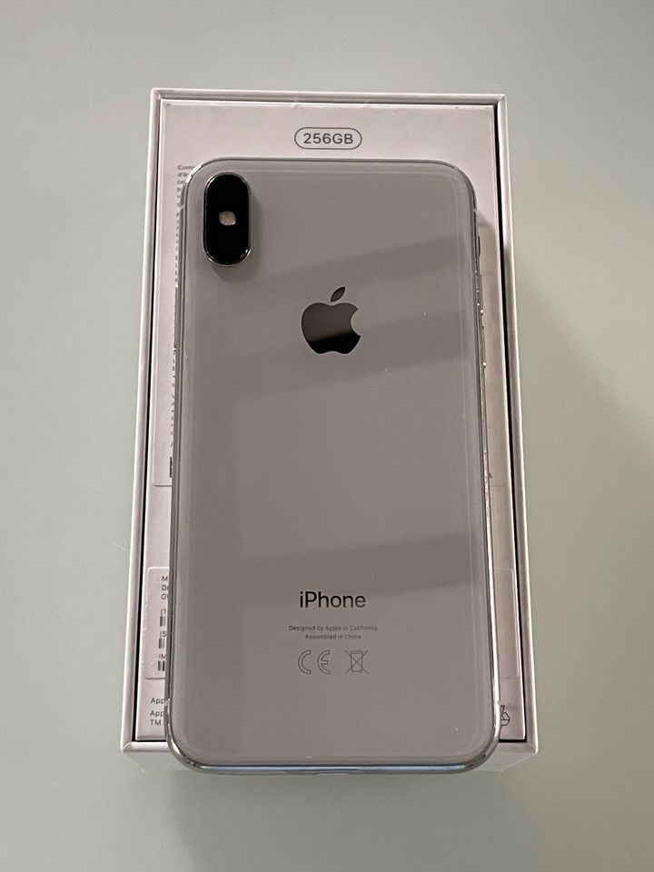 Apple IPHONE X Silber 256GB defekt guter Zustand in Rauenberg