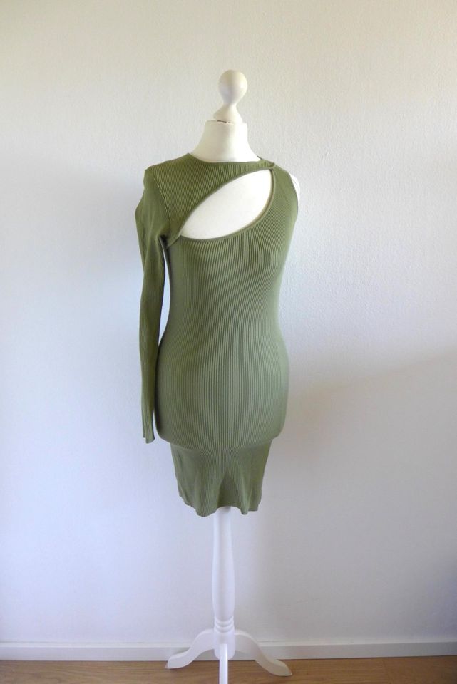 Bershka Kleid Ripp Stretch khaki grün Gr. M 36/38 in München