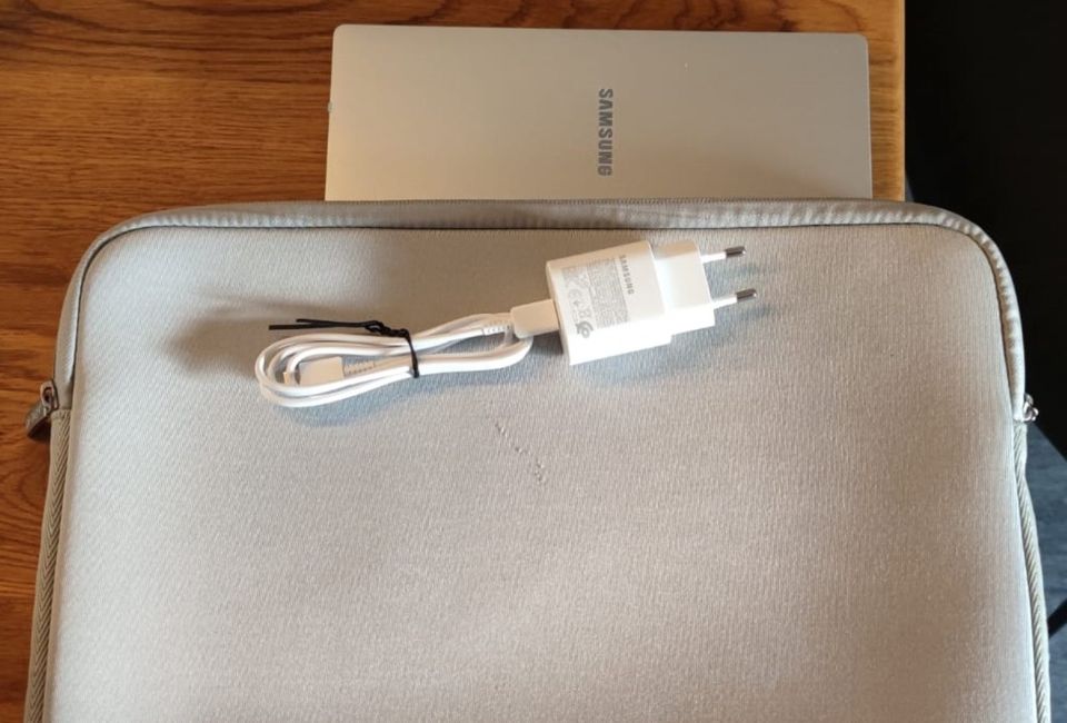Samsung Galaxy Book Go 14'' LTE - mit Tasche wie NEU in Dortmund