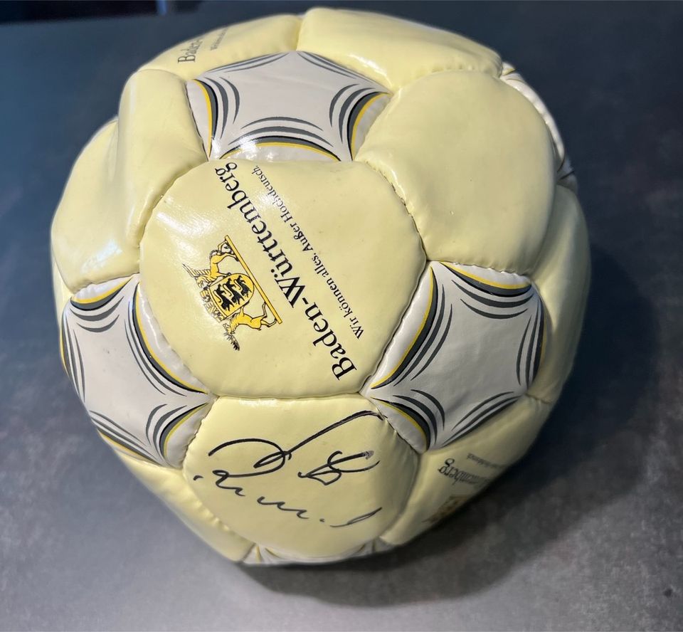 Fußball mit Autogramm Guido Buchwald in Oberviechtach