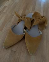 Mango Sandalen Pantoletten gelb senffarben Veloursleder 37 München - Schwabing-West Vorschau