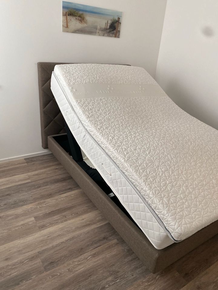 Hülsta Boxspringbett elektr. verstellbar mit Fernbed.+Topper in Burscheid