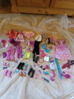 Barbie 66 Teile Kleidung Schuhe Kette Taschen Brillen Niedersachsen - Hann. Münden Vorschau