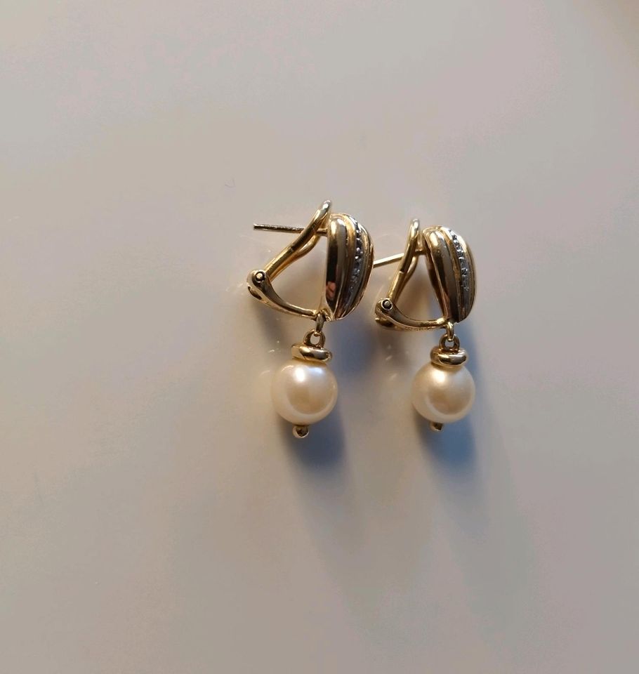 Bezaubernde Ohrringe mit Zuchtperle und Diamanten aus 585 in Weimar