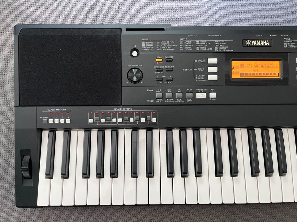 Yamaha PSR A 350 Keyboard 2 defekte Tasten in München