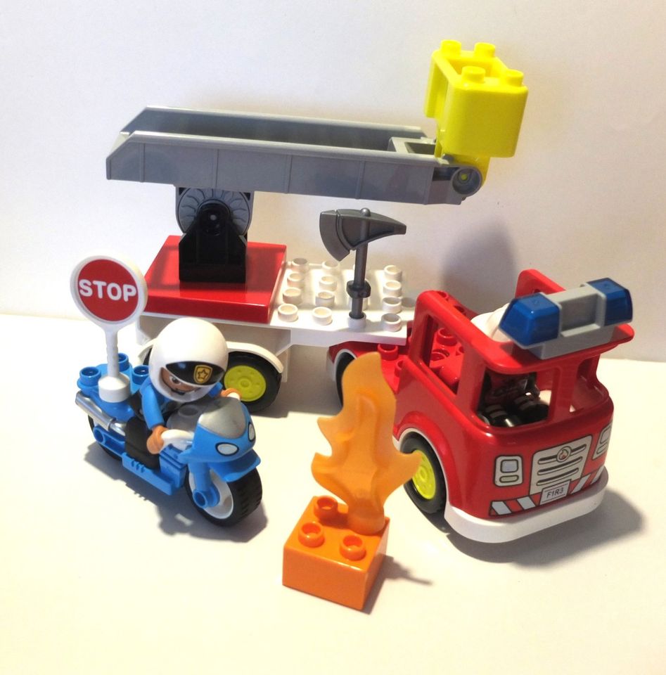 Lego Duplo Feuerwehrauto und Polizeimotorrad in Ottensoos