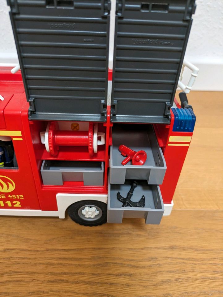 Feuerwehrauto Playmobil mit Sound und Licht, guter Zustand in Erkrath