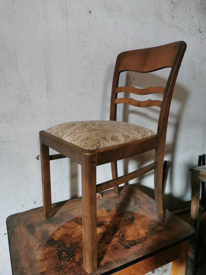 Antik, Retro, Stühle, Stuhl, Tisch, Lampe, Kleiderhaken, Möbel in Auma