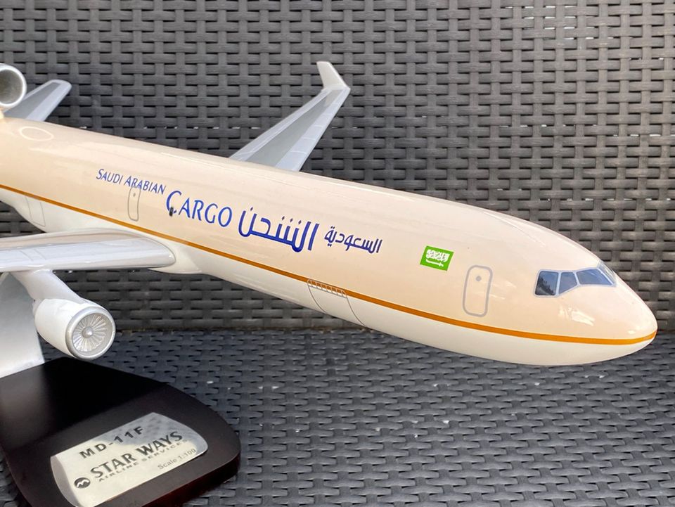 SAUDI Cargo MD-11 Flugzeugmodell - 1:100 - Airbus Boeing - TOP! in Oberding