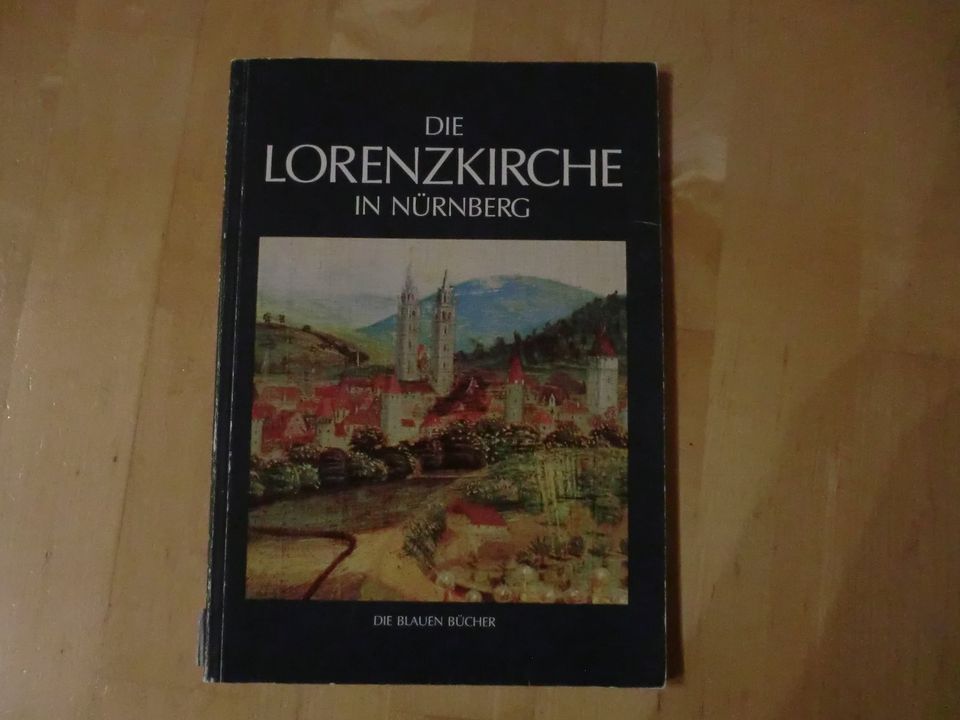 Die Lorenzkirche in Nürnberg - die blauen Bücher in Landshut