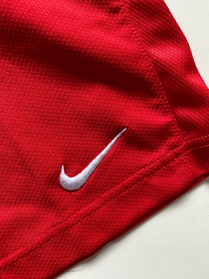 Sport Hosen Nike Puma  8-10 Jahre 128 140 FCP Trikot in Neustadt am Rübenberge