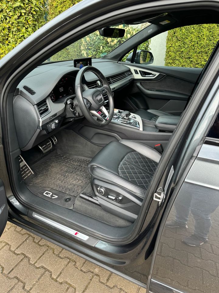 Audi Q7 3.0TDI QUATTRO 7-Sitzer in Bochum