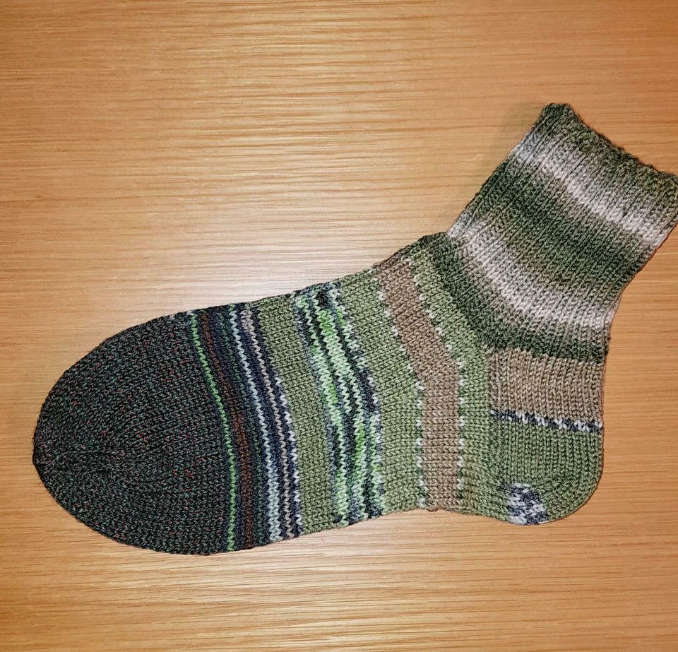 Handgestrickte Socken a. Regia-Wolle, Gr. 40 in Bad Münstereifel