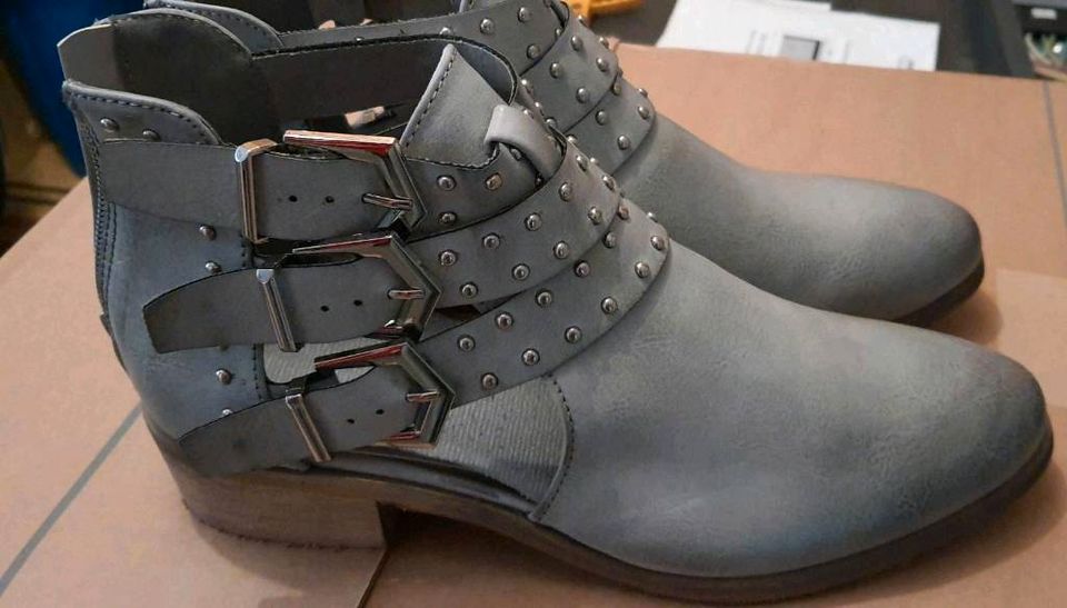 Stiefeletten Cuts Out 38 grau und schwarz in Niemetal