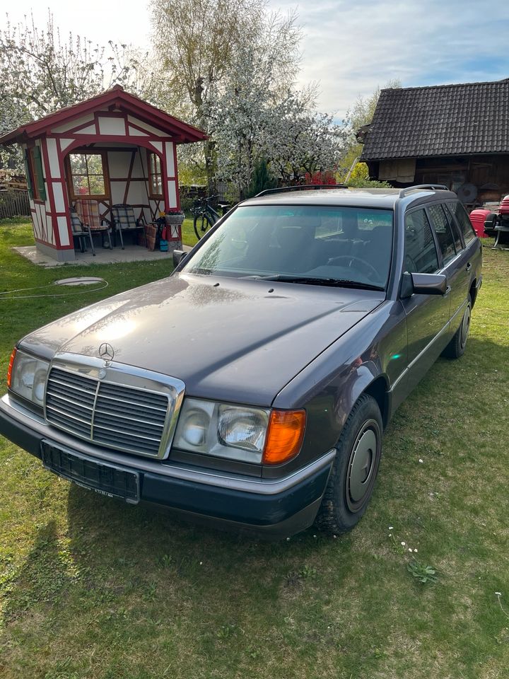 Mercedes Benz S124 T-Model in Bad Waldsee