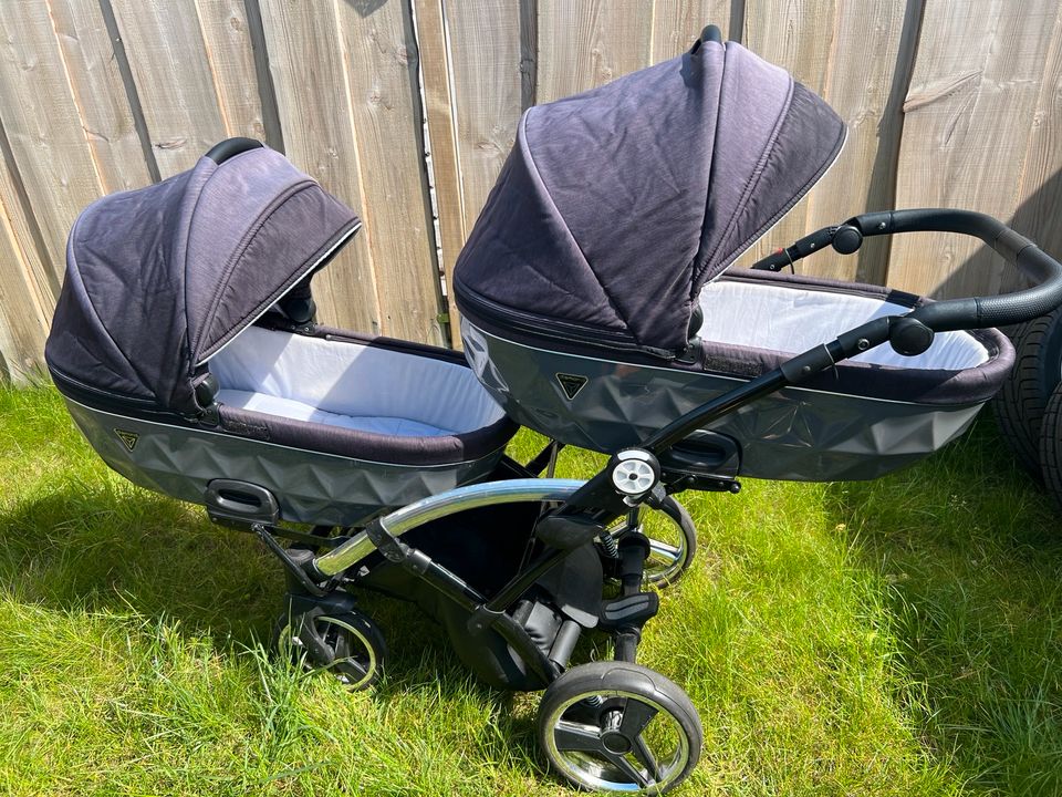 Zwillings Kinderwagen Junama in Marl