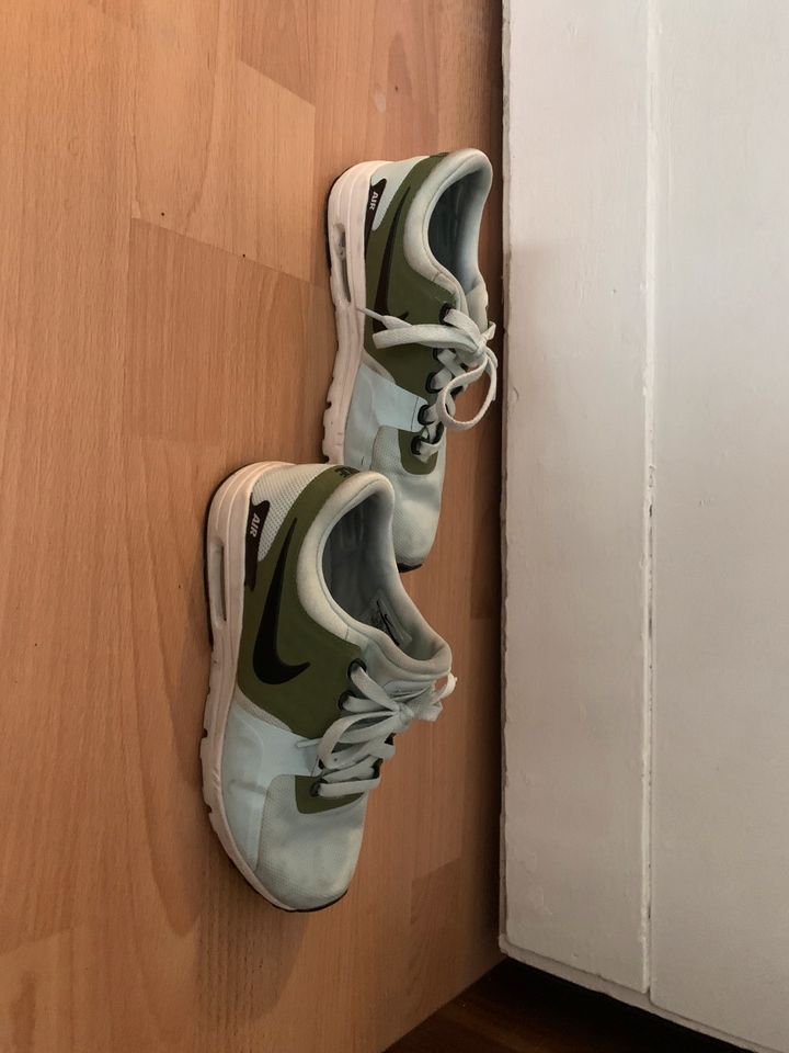 Nike Damenschuh Gr. 39 in Berlin