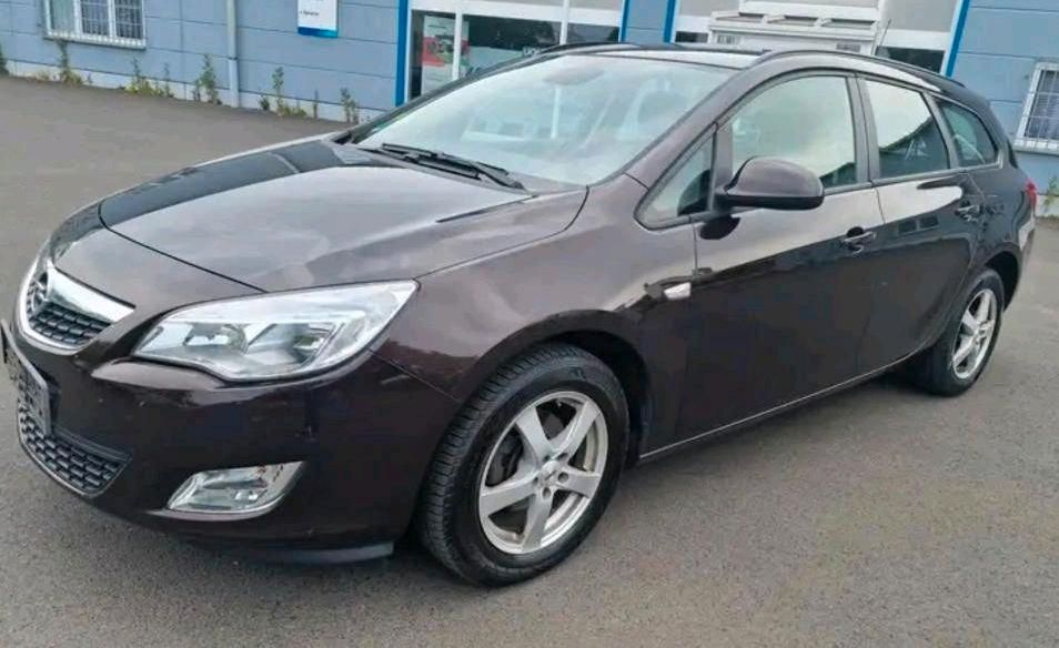 Opel Astra J Sports-Tourer 1,4l 140PS Automatik in Dieburg