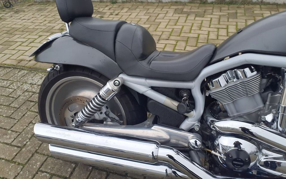 Harley-Davidson V-ROD 1130 VRSCA 100TH ANNIV VROD +HELM in Bawinkel