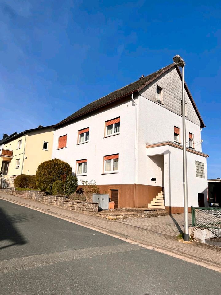 Einfamilienhaus mit Einliegerwohnung 2te Grundstück Baufenster in Weilburg
