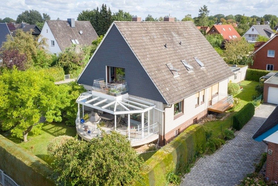 lichtdurchflutete 2,5-Zi-Wohnung (140qm) mit Balkon+Garten+Garage in Lübeck