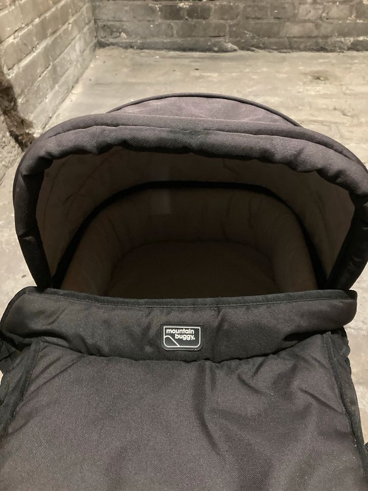 Mountain Buggy Babywanne Carrycot in Berlin