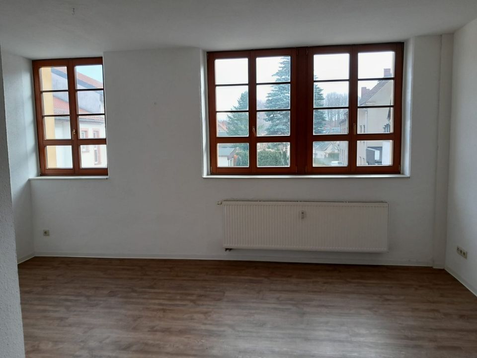 086_3-Raum-Wohnung mit Wendeltreppe auf der Bergstraße 2b in 02742 Neusalza-Spremberg zu vermieten! in Bautzen