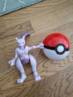 Mewtu Pokemon Figur im Pokemonball Ball Nordrhein-Westfalen - Neuss Vorschau