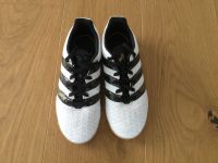 (Fußball) Schuhe von Adidas für die Halle Größe 34 Frankfurt am Main - Sachsenhausen Vorschau