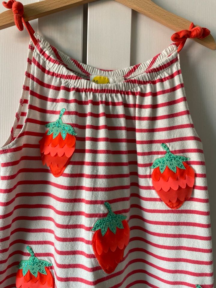 Schönes Mini Boden Kleid  Erdbeeren (3D und Pailletten) 7-8 (128) in Friedberg