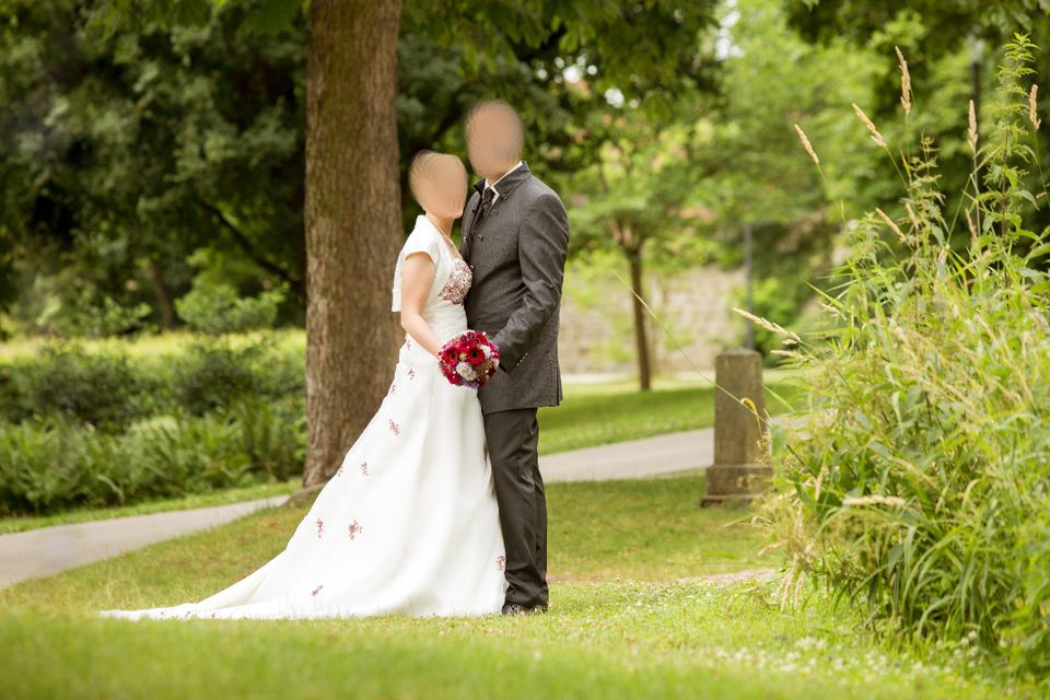 Brautkleid Hochzeitskleid ivory rote Stickerei A-Linie Gr. 38/40 in Bretzfeld