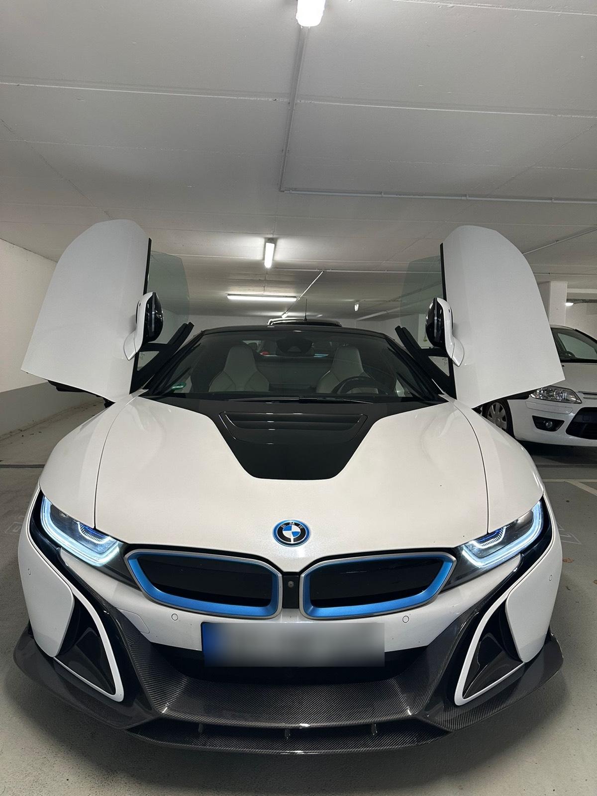 Abbildung des Autos BMW i8 Roadster *AERO-KI…
