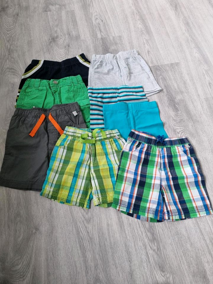 Kleiderpaket (Frühjahr/ Sommer) für kleine Jungs in Bad Laasphe