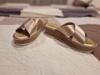 Hilfiger Latschen Gold Rosa Sandalen Plateau Gr. 39 neu Wildleder Berlin - Zehlendorf Vorschau