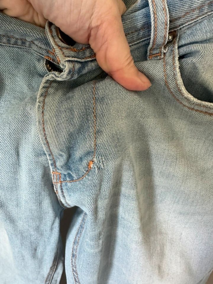 Hellblaue Jeans von Zara, Gr. 40 / 31 in Panketal