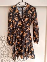 Kleid mit Blumenmuster Niedersachsen - Aurich Vorschau