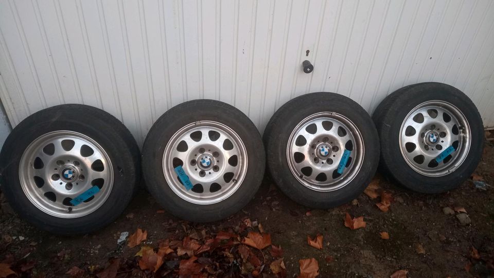 BMW Alufelgen mit Sommereifen 205/60 R 15 in Ronneburg