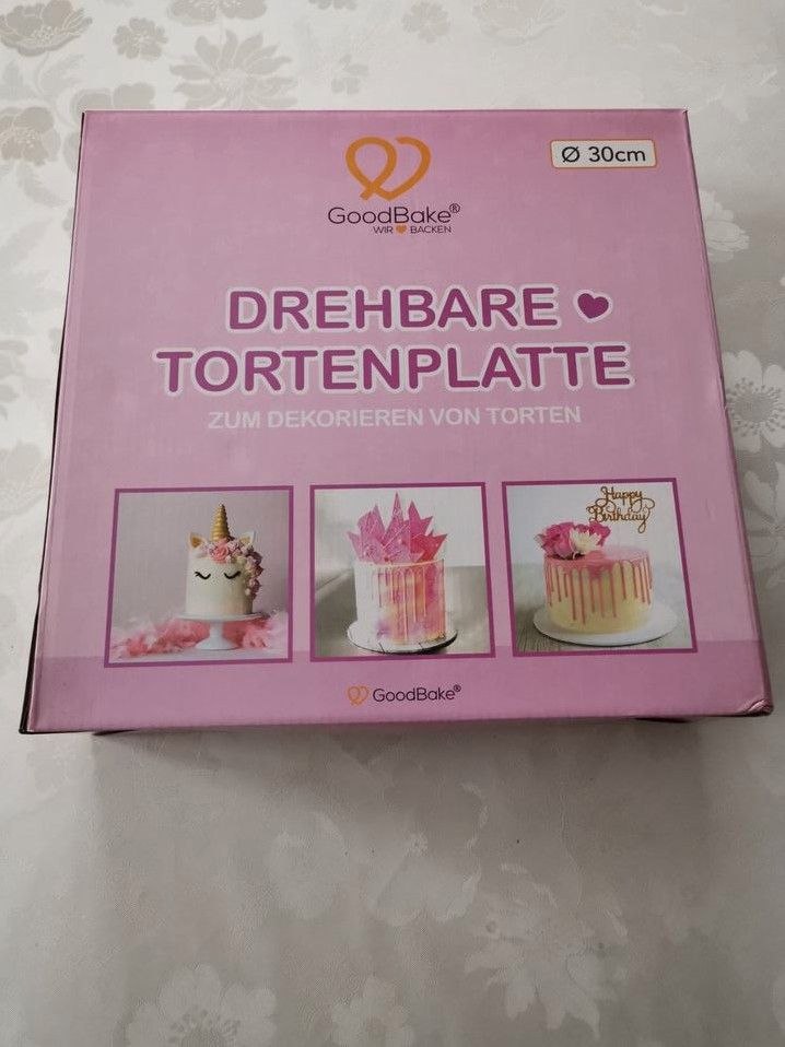 Drehbare Tortenplatte mit Zubehör. in Schleid