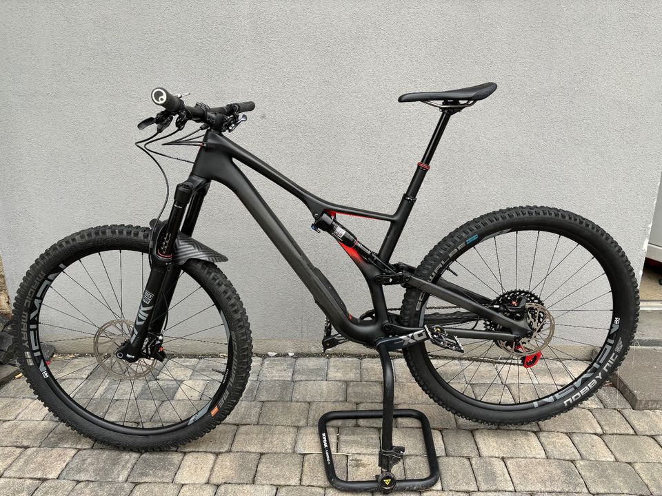 Specialized Stumpjumper Comp Carbon 29 customized Gr L—MTB Fully in Haiger