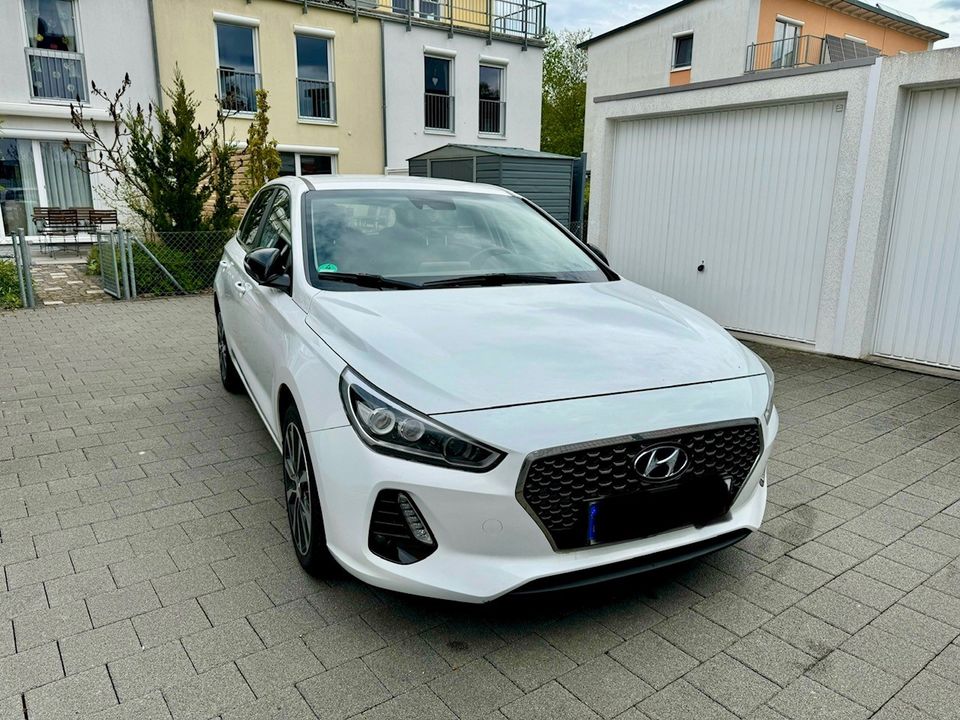 Hyundai i30 1.4 T-GDI Intro | NAVI | SCHECKHEFT | 1.Hand in Bayreuth