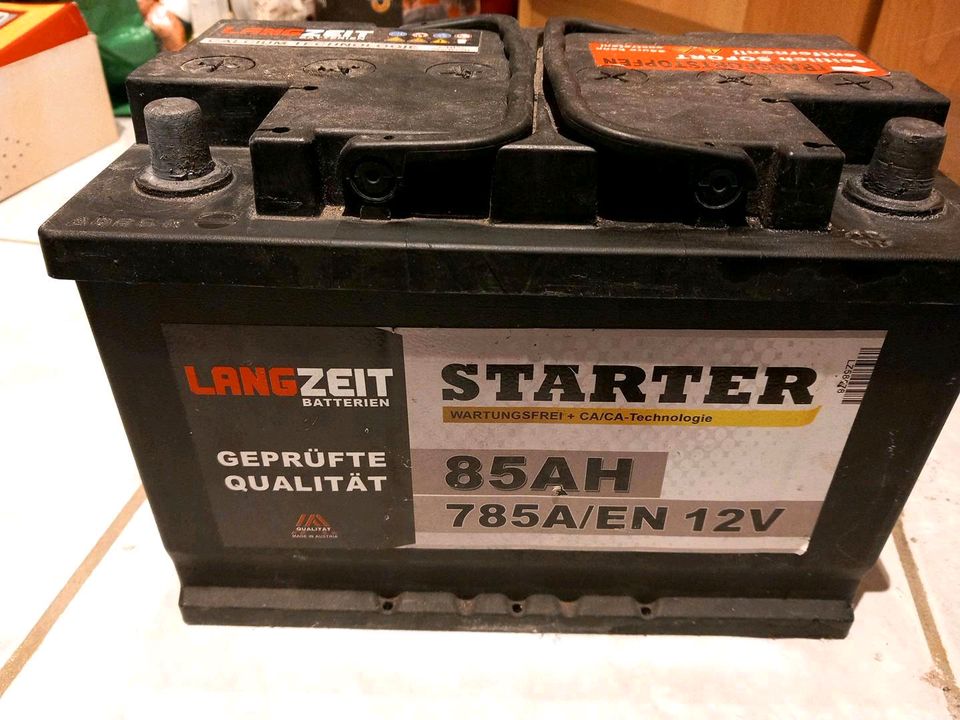 Auto Batterie Langzeit 85 AH 12 V in Nürnberg (Mittelfr) - Aussenstadt-Sued, Ersatz- & Reparaturteile