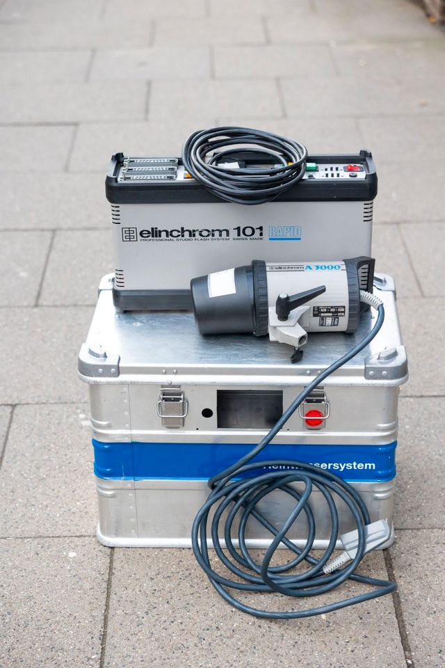 Elinchrom Blitzanlage  2 Generatoren 3 Blitzköpfe in Hamburg