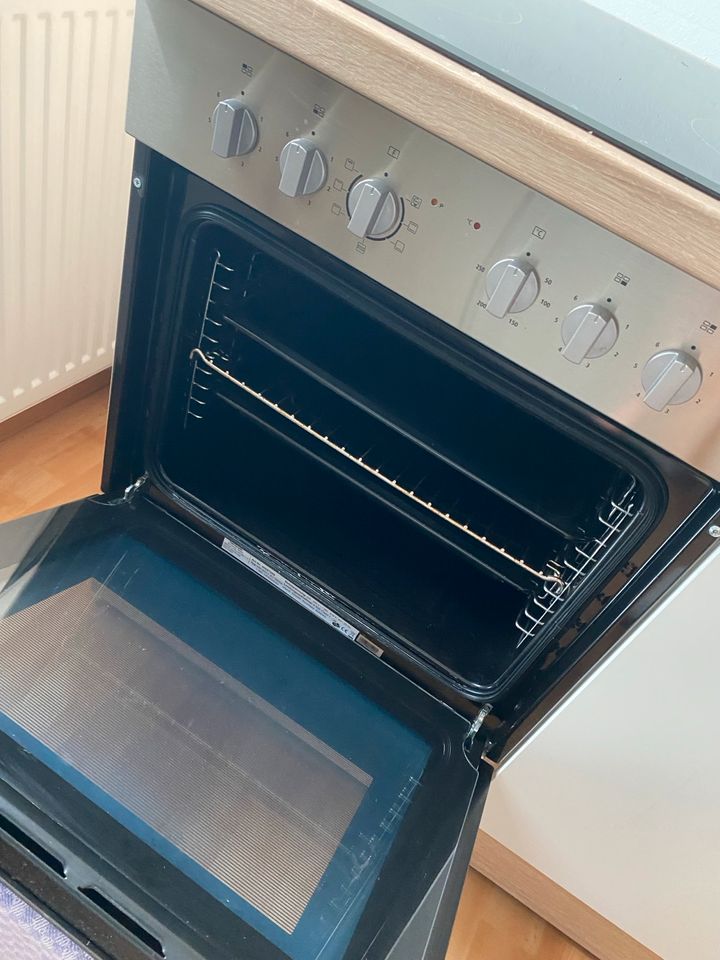 Küche mit Geräten 600€ VB - selbst abbauen + abholen in Rosenheim